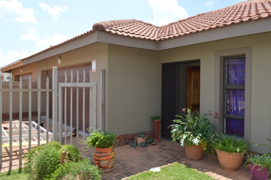 2 Bedroom Property for Sale in Flamwood North West